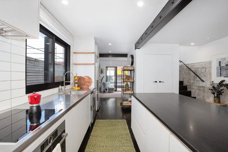 Photo of property in 1a Port Street, Mount Victoria, Wellington, 6011