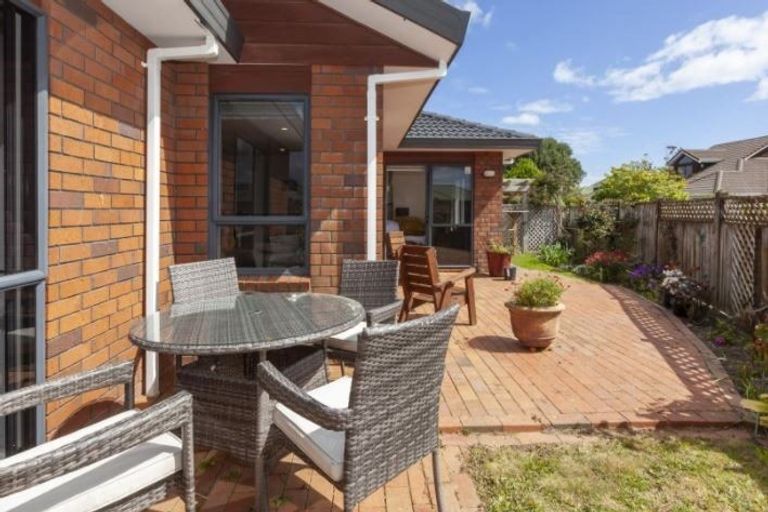 Photo of property in 8 Cranbrook Grove, Waikanae, 5036