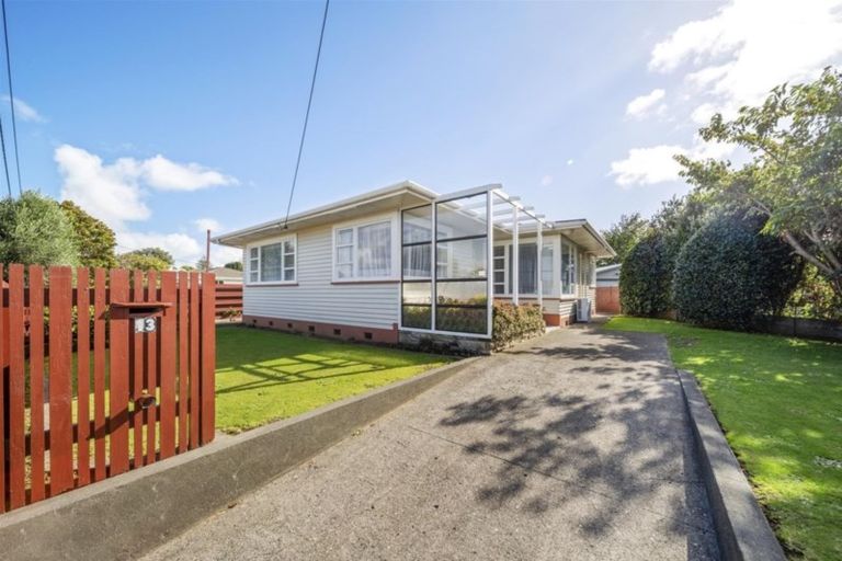 Photo of property in 13 Dixon Avenue, Hawera, 4610