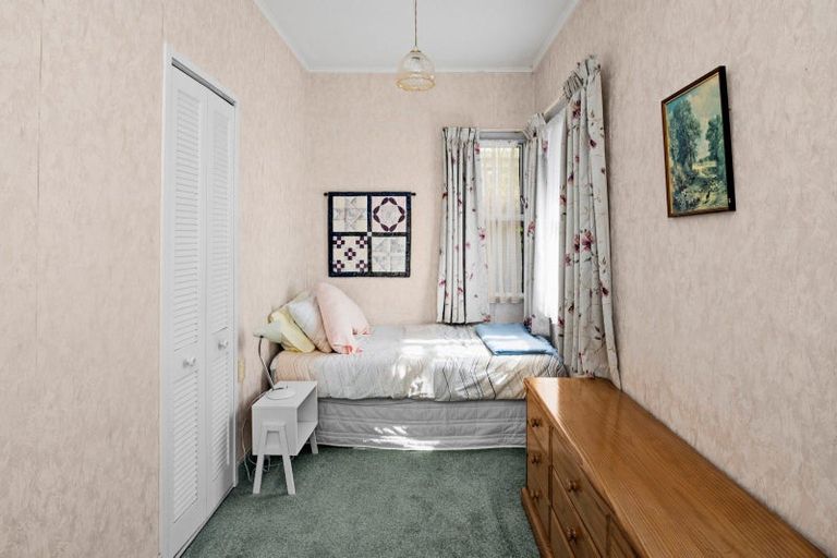 Photo of property in 12 Anzac Avenue, Onekawa, Napier, 4110