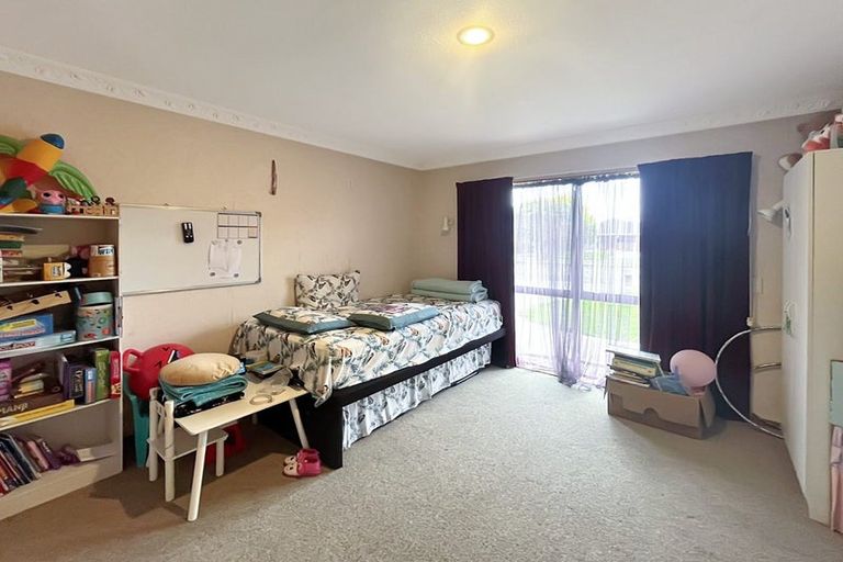 Photo of property in 111 John F Kennedy Drive, Milson, Palmerston North, 4414