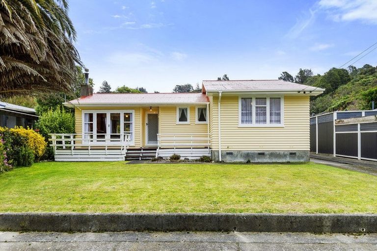 Photo of property in 170 George Street, Stokes Valley, Lower Hutt, 5019