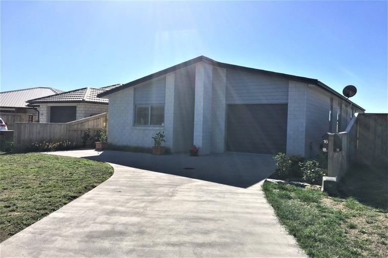 Photo of property in 16 Fuller Street, Papamoa Beach, Papamoa, 3118