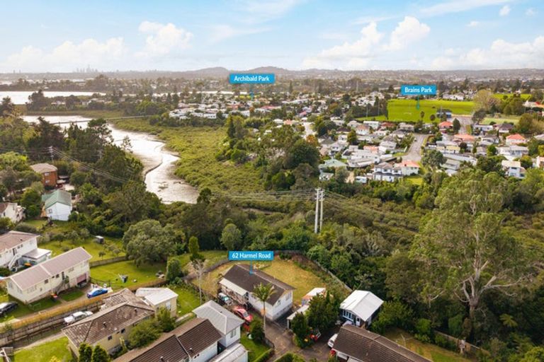 Photo of property in 62 Harmel Road, Glendene, Auckland, 0602