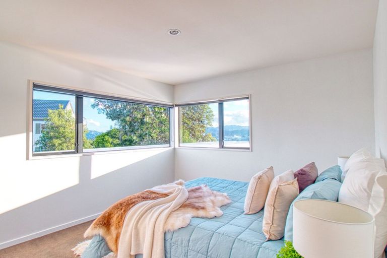 Photo of property in 20 Countess Close, Maupuia, Wellington, 6022