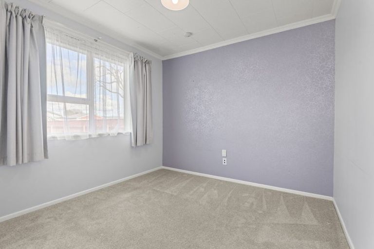 Photo of property in 24 Sutherland Crescent, Westbrook, Palmerston North, 4412