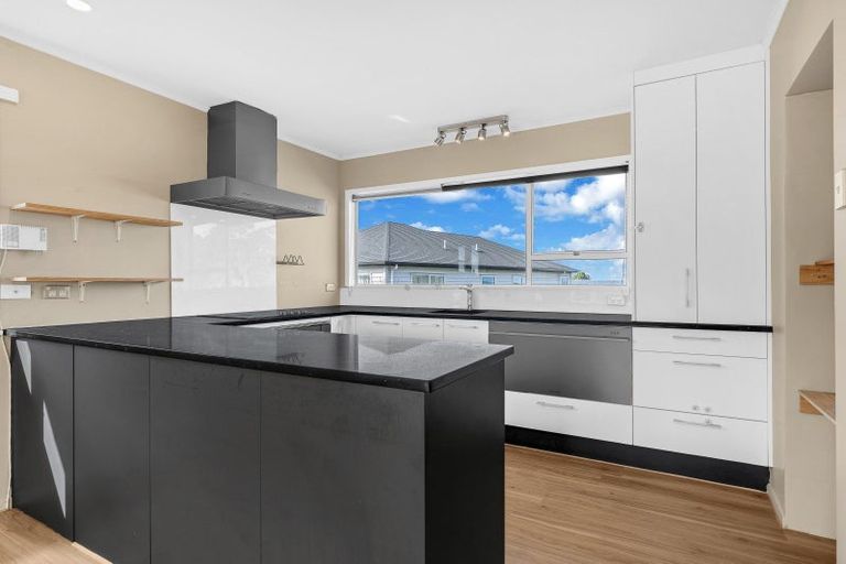 Photo of property in 9 Andrew Road, Howick, Auckland, 2010