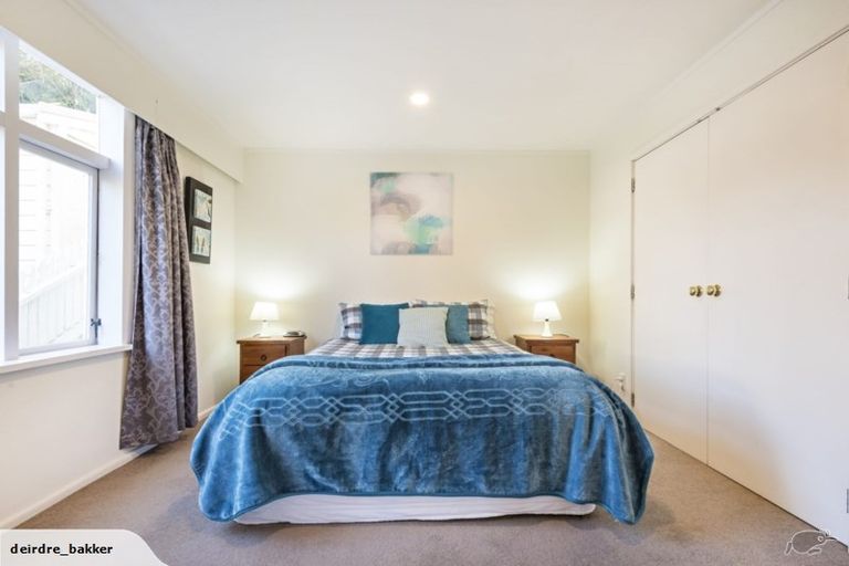 Photo of property in 2 Kopiko Way, Brooklyn, Wellington, 6021