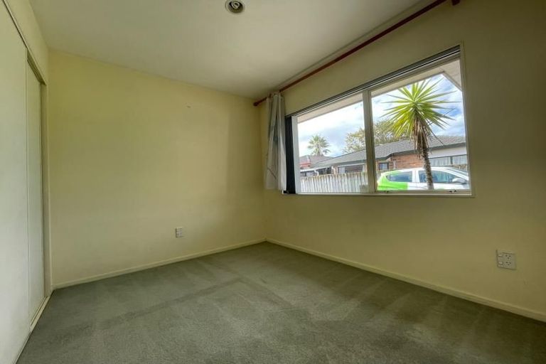 Photo of property in 1/3 Caribbean Drive, Unsworth Heights, Auckland, 0632