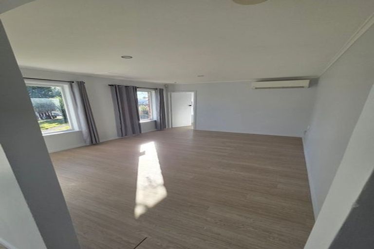 Photo of property in 22a Sutton Crescent, Papakura, 2110