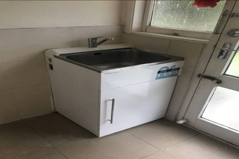 Photo of property in 25b Challen Close, Conifer Grove, Takanini, 2112