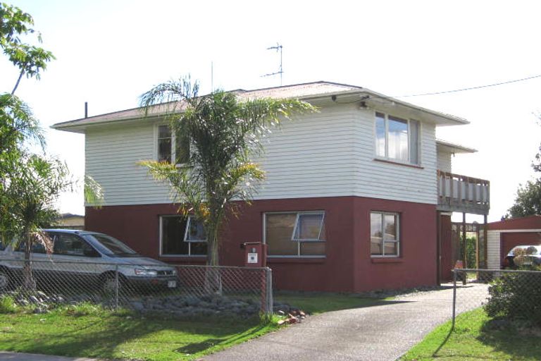 Photo of property in 19 Barrys Road, Glendene, Auckland, 0602