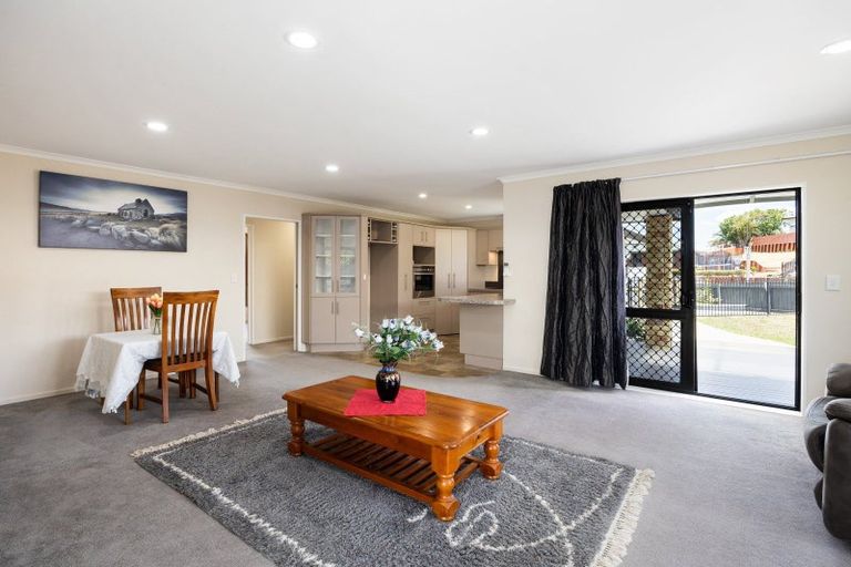 Photo of property in 26 Antrim Place, Nawton, Hamilton, 3200