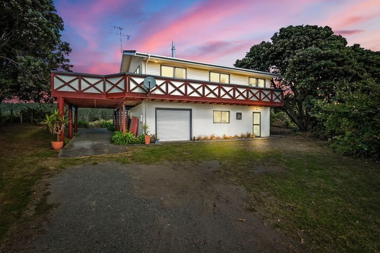 Photo of property in 19 Colenso Place, Otaki Beach, Otaki, 5512