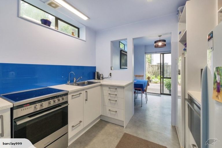 Photo of property in 9/24 Eastglen Road, Glen Eden, Auckland, 0602