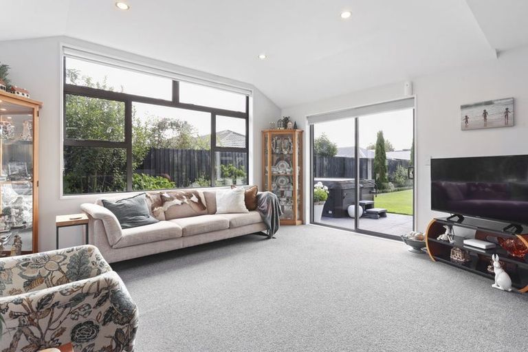 Photo of property in 15 Belgrave Drive, Rangiora, 7400