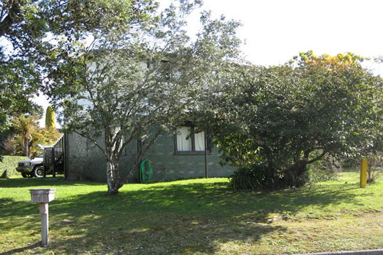 Photo of property in 2 Ogilvie Road, Kinloch, Taupo, 3377