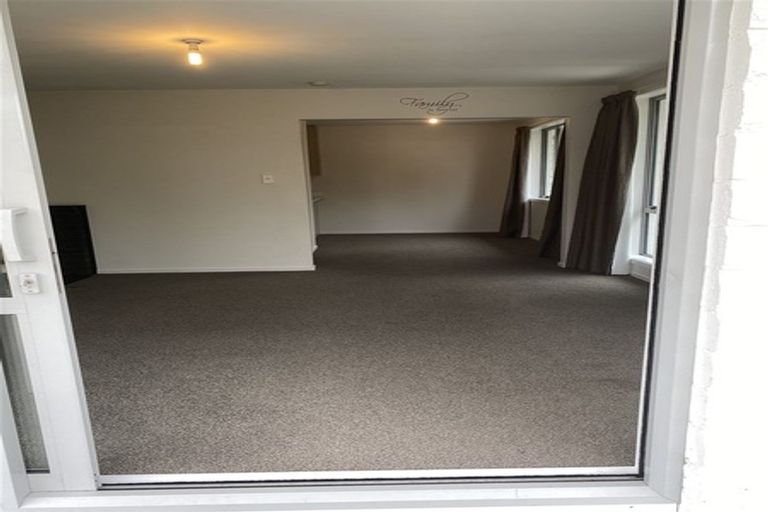 Photo of property in 2/73 Royal Park Drive, Parklands, Christchurch, 8083