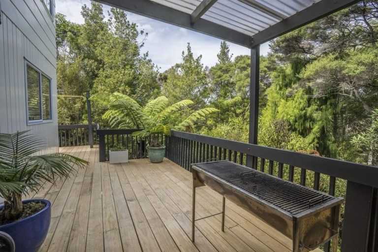 Photo of property in 21 Ravenstone Place, Chatswood, Auckland, 0626