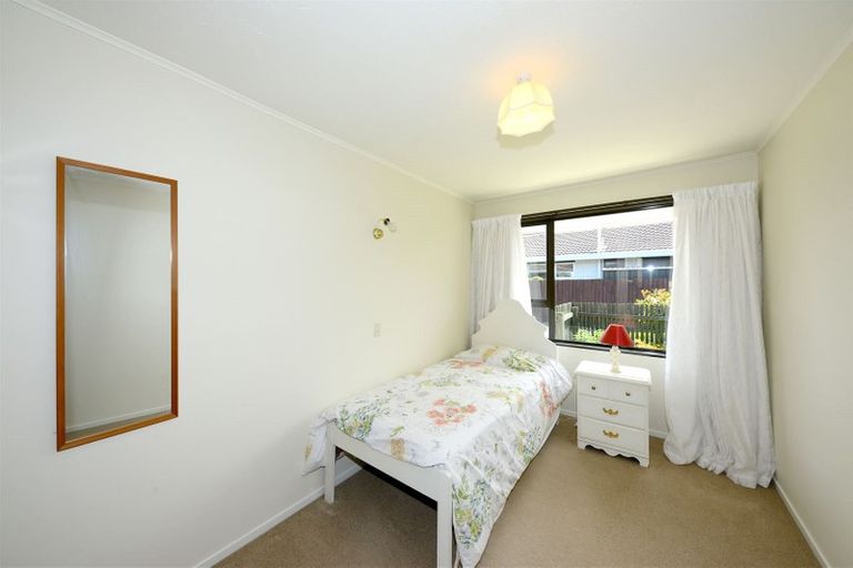 Photo of property in 2/58 Ambleside Drive, Burnside, Christchurch, 8053
