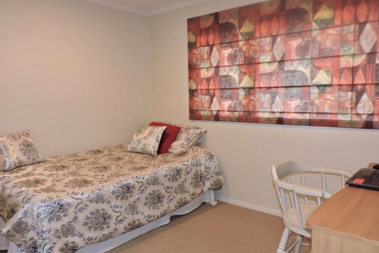 Photo of property in 18 Pendennis Point, Camborne, Porirua, 5026