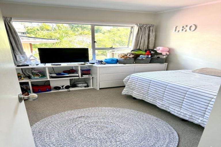 Photo of property in 2/20 Malters Place, Browns Bay, Auckland, 0630