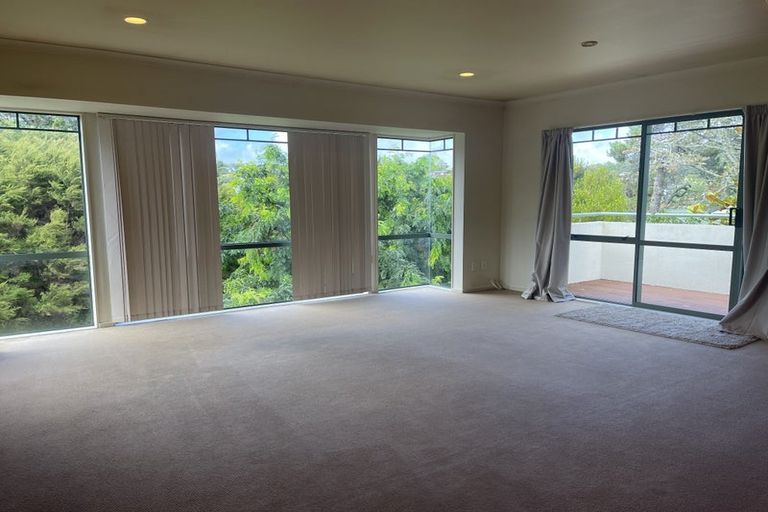 Photo of property in 14 Cayman Place, Unsworth Heights, Auckland, 0632