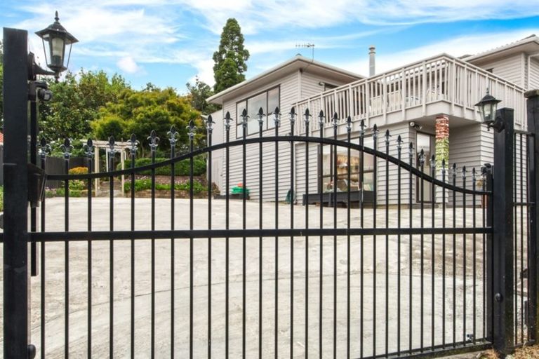 Photo of property in 25 Orinda Close, Botany Downs, Auckland, 2010