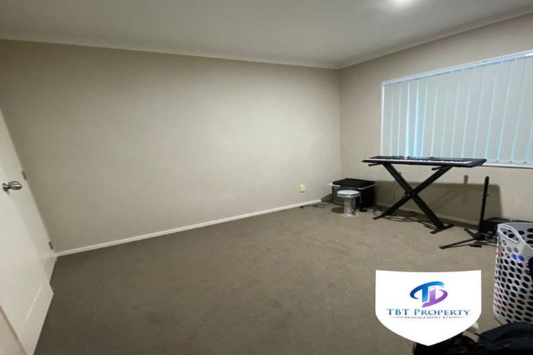 Photo of property in 36 Cyril French Drive, Flat Bush, Auckland, 2016