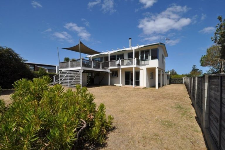 Photo of property in 16 Dunlop Drive, Pauanui, Hikuai, 3579