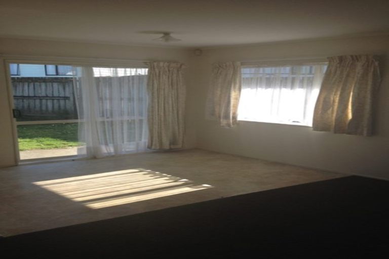 Photo of property in 2/14 Bellville Drive, Clendon Park, Auckland, 2103