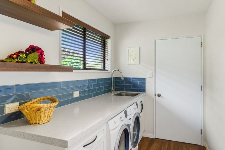 Photo of property in 33 Highland Place, Avonhead, Christchurch, 8042