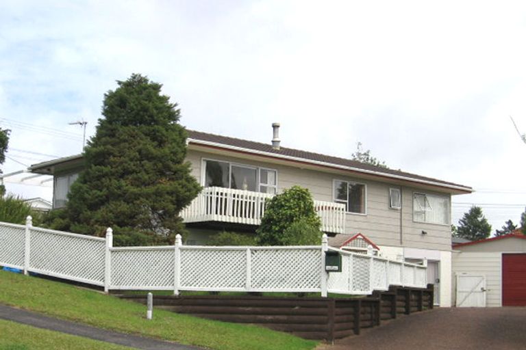 Photo of property in 2 Sari Place, Massey, Auckland, 0614