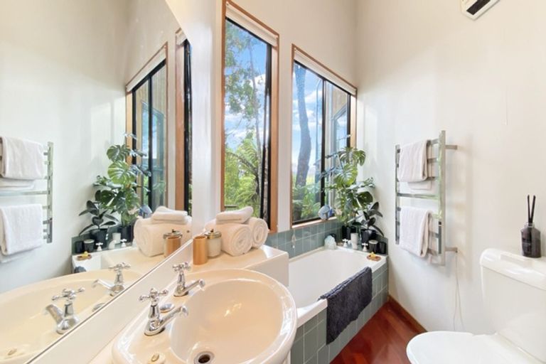 Photo of property in 31 York Road, Titirangi, Auckland, 0604