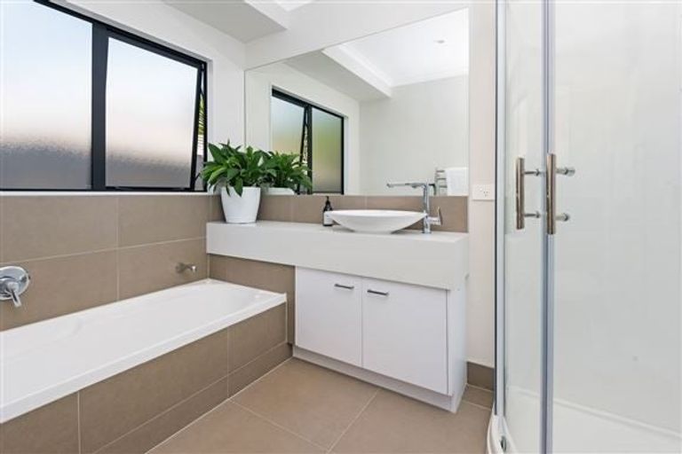 Photo of property in 5 Kalgan Place, Burswood, Auckland, 2013