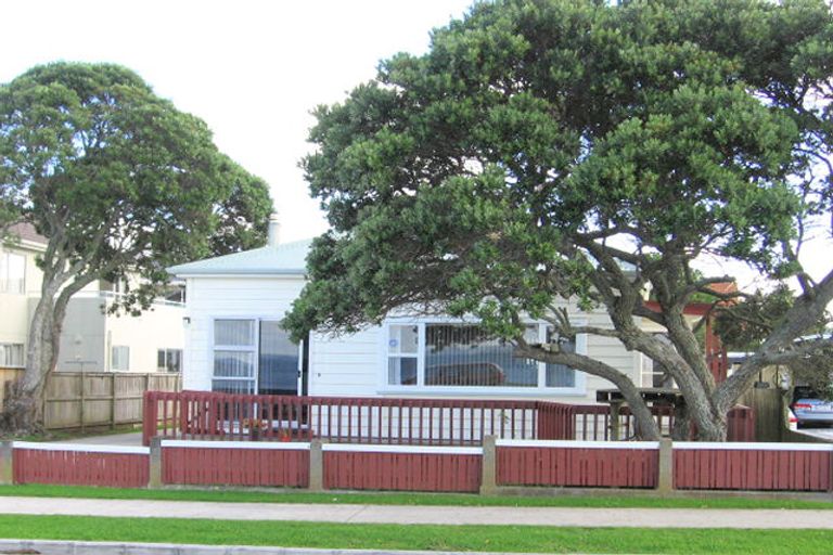 Photo of property in 20 The Esplanade, Eastern Beach, Auckland, 2012