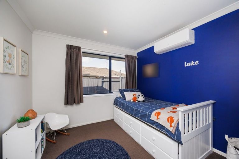 Photo of property in 35 Chestnut Close, Kelvin Grove, Palmerston North, 4414