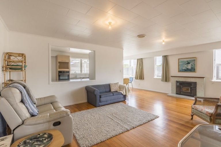 Photo of property in 12 Kowhai Grove, Raumati Beach, Paraparaumu, 5032