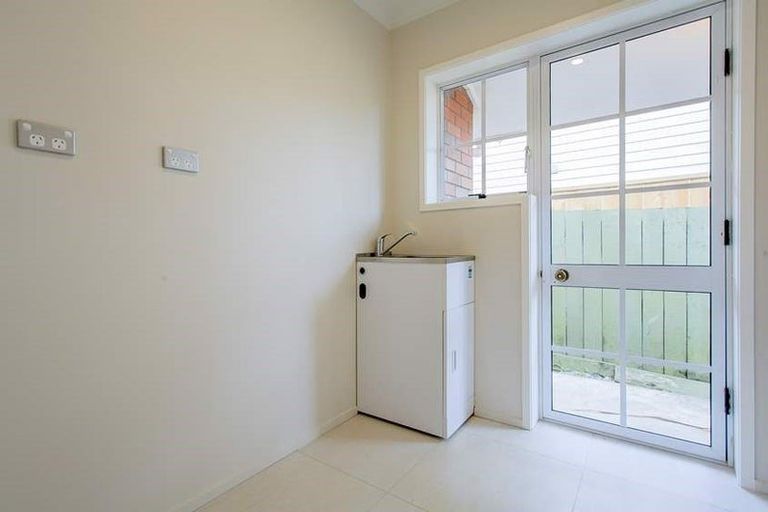 Photo of property in 1/77 Shakespeare Road, Milford, Auckland, 0620