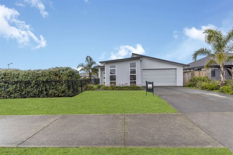 Photo of property in 5 Hooton Drive, Huapai, Kumeu, 0810