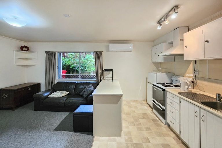 Photo of property in 102 Pinehaven Road, Pinehaven, Upper Hutt, 5019