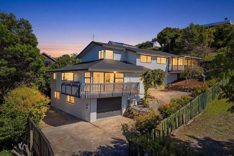 Photo of property in 2 Seaford Place, Murrays Bay, Auckland, 0630