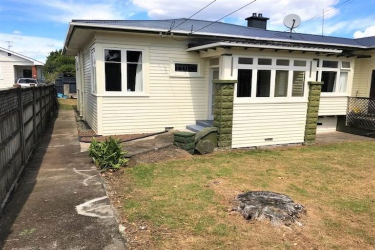 Photo of property in 49 Tawa Road, One Tree Hill, Auckland, 1061