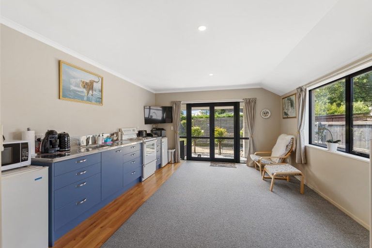 Photo of property in 18 Calvandra Grove, Rangiora, 7400
