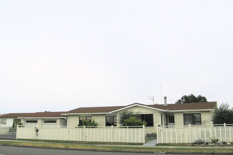 Photo of property in 142 Tait Drive, Greenmeadows, Napier, 4112