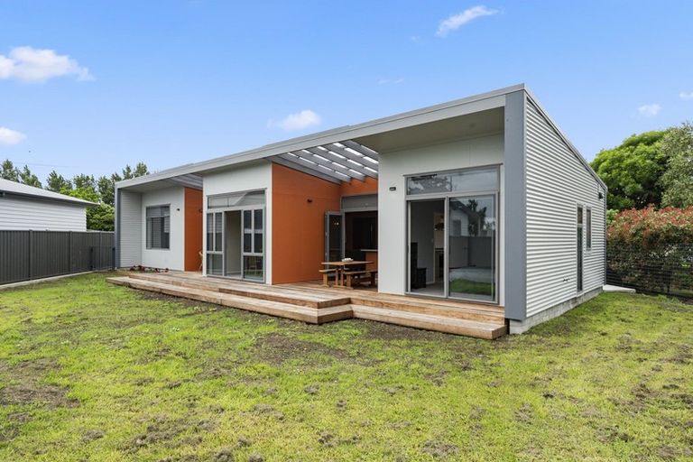 Photo of property in 15a Roberts Street, Martinborough, 5711