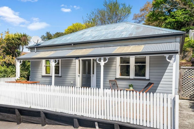 Photo of property in 19 Hawkhurst Road, Lyttelton, 8082