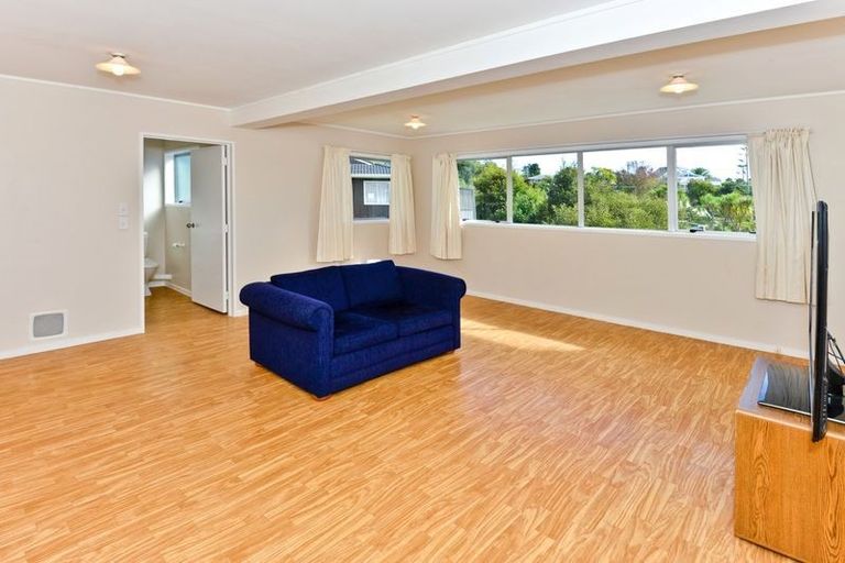 Photo of property in 6 Malters Place, Browns Bay, Auckland, 0630