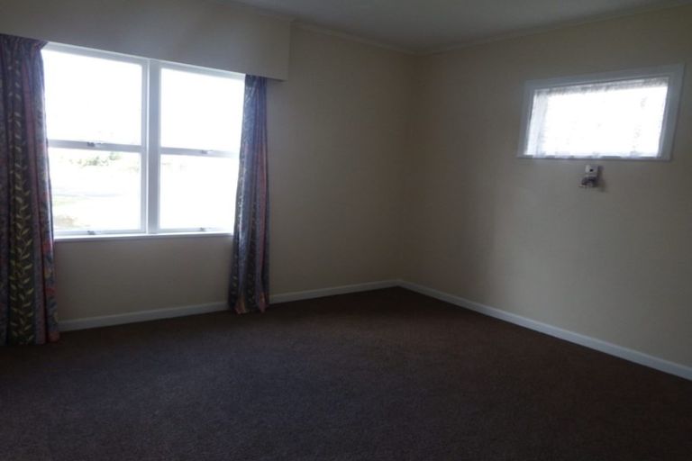 Photo of property in 2 Saint Leonard Street, Saint Johns Hill, Whanganui, 4501