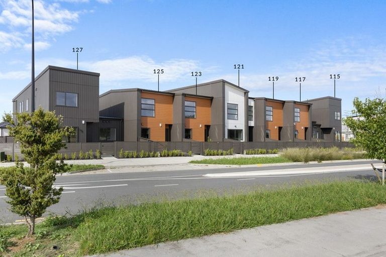 Photo of property in 115 Otuwairoa Esplanade, Opaheke, 2113